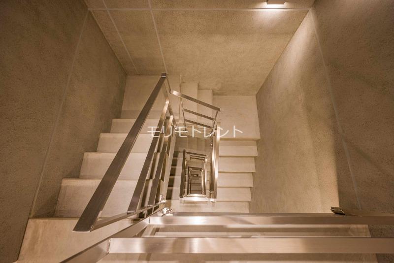アトリオフラッツ清澄白河1階 階段ホール