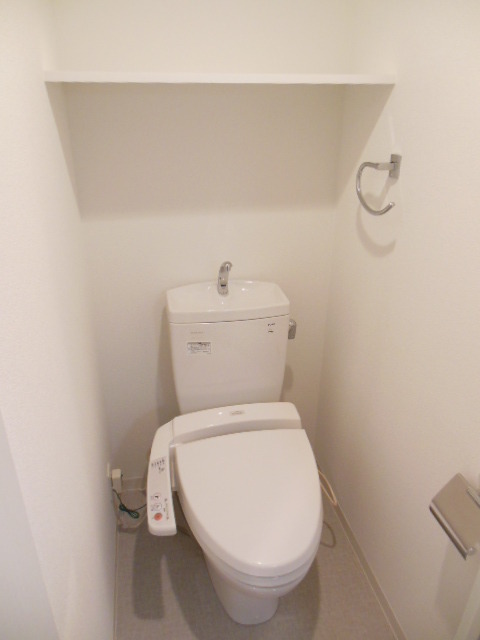 グランド・ガーラ新横浜North2階 シャワー付トイレ