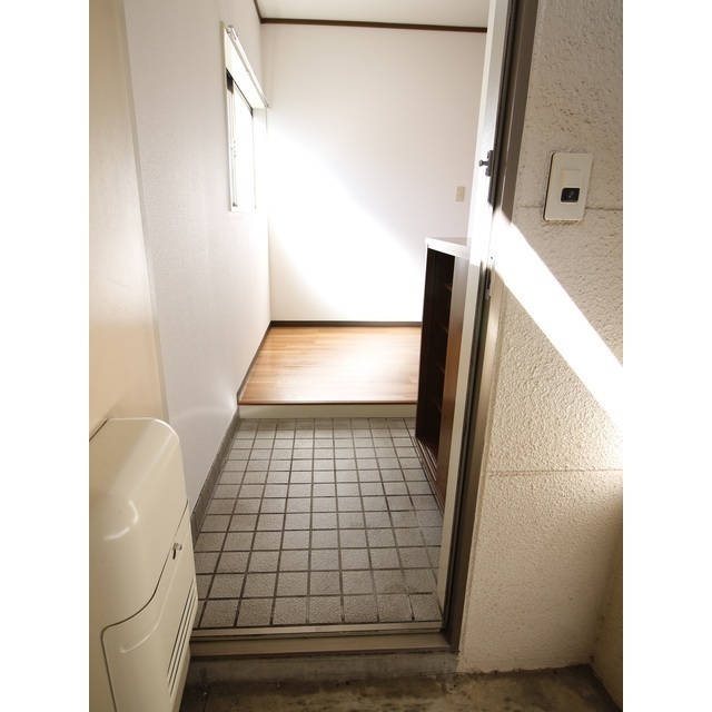 メゾンホソダＢ201号室 玄関