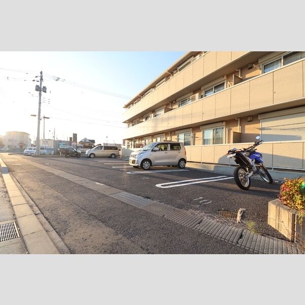 エクセル弐番館 駐車場