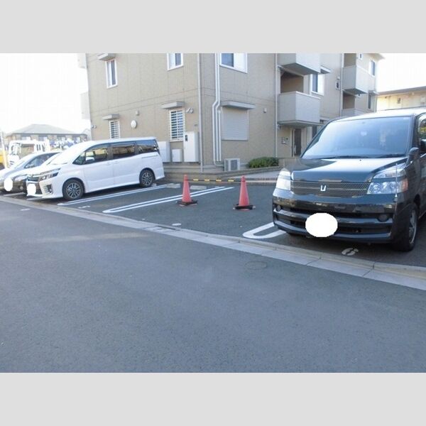 シェーネス　ホルツ 駐車場