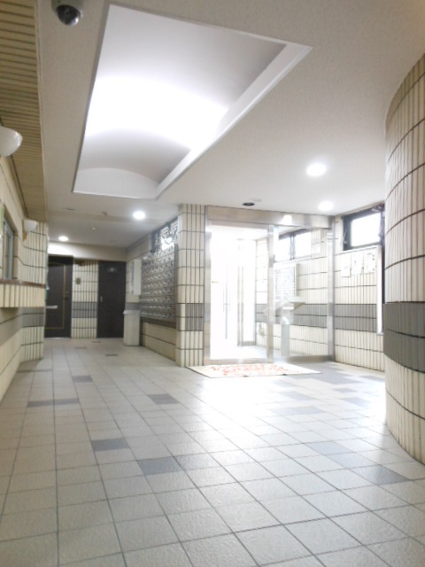 ライオンズマンション西が丘南5階 エントランス