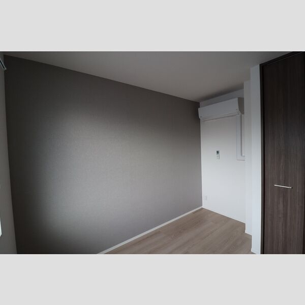 セレスティア白鳥304号室 洋室　約4.1帖