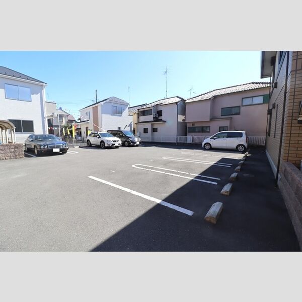 ヴェルブラン美住　B棟 駐車場