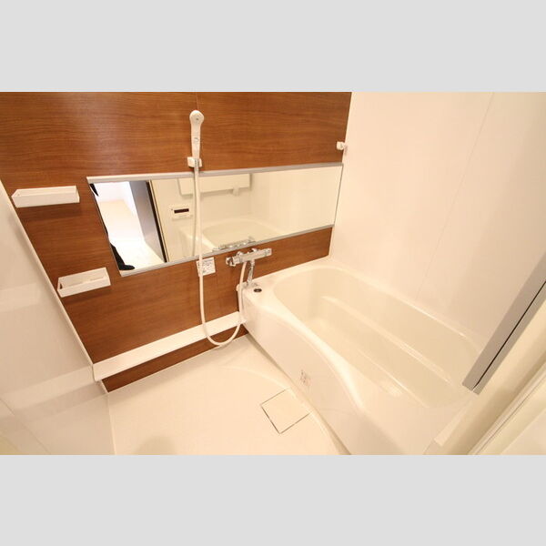 セジュール保塚A ワイドミラーの浴室(反転タイプ)