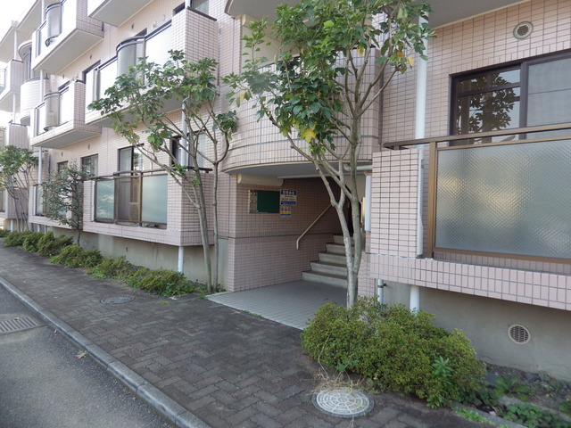 オークパレス高幡0103号室 エントランス入口