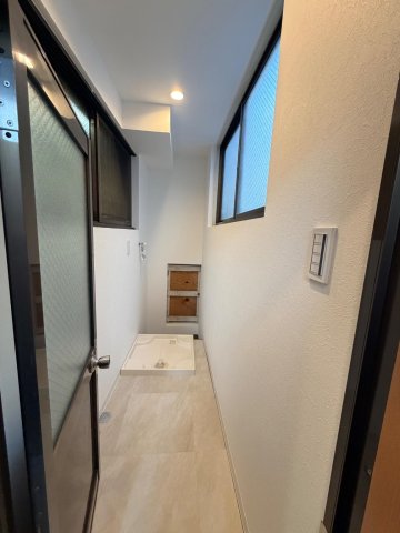 鐘ヶ淵HOUSE 広い室内洗濯機置き場