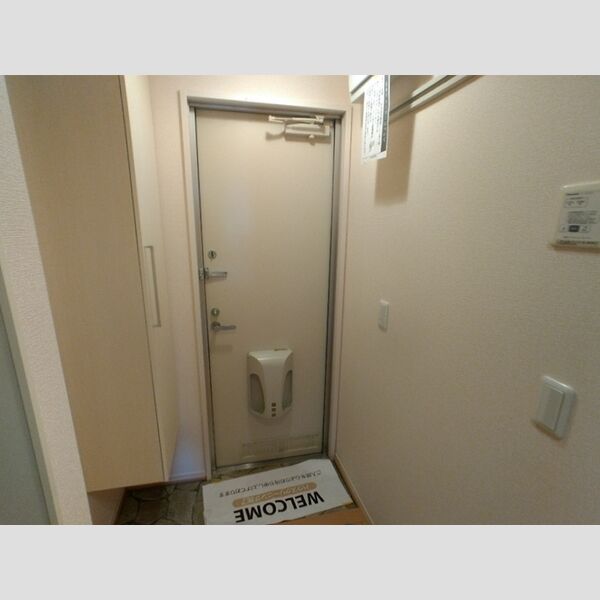 シャングリラ206号室 玄関