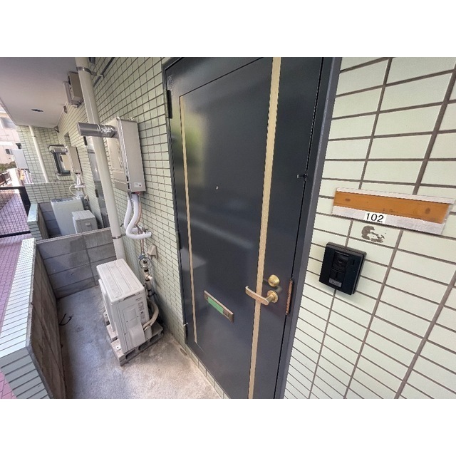 グリーンプゾム102号室 玄関