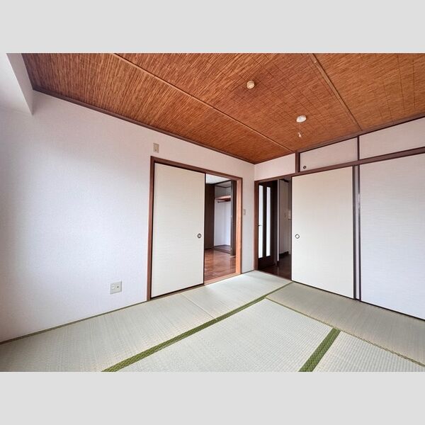 ゼフィルス花の木301号室 和室