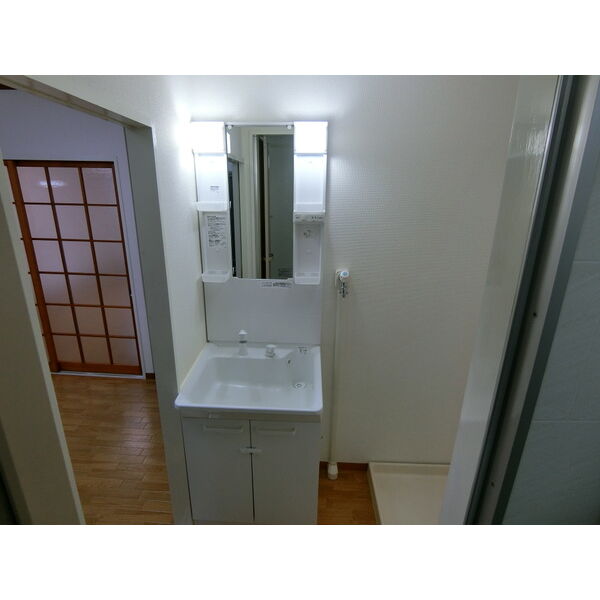 パインニードル105号室 洗面