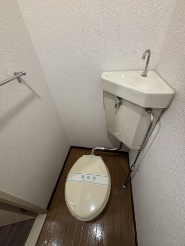 メゾン稲荷山0101号室 トイレ