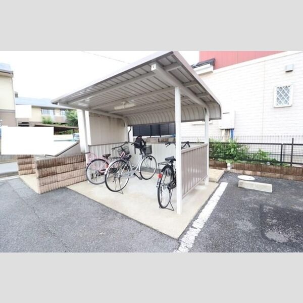 リュミエール105号室 駐輪場