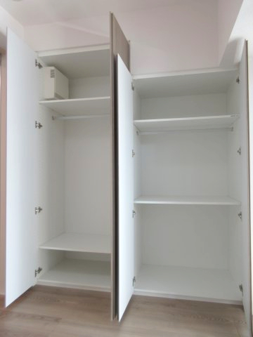 びゅうリエット横浜平沼904号室 洋室　収納　※別号室の参考写真です(現況優先・仕様違いの場合あり)