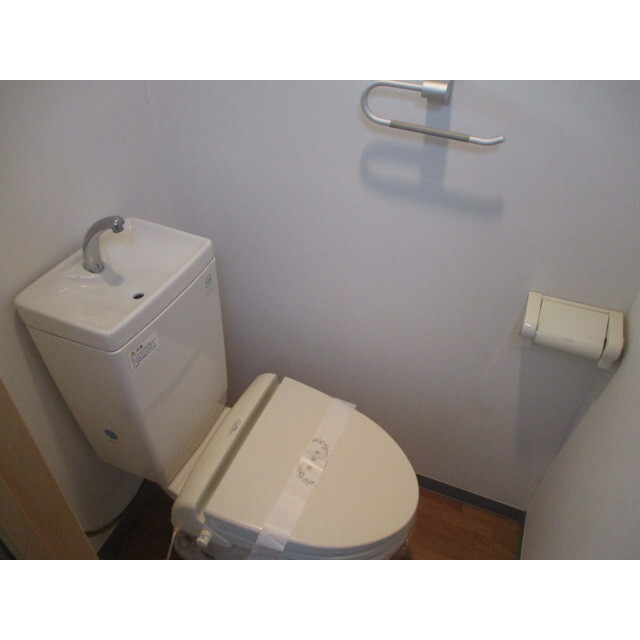 L. Box House Futaba A棟1階 トイレ