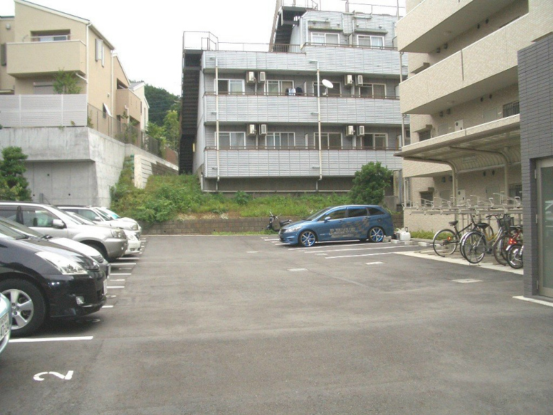 GLORIA3270 駐車場