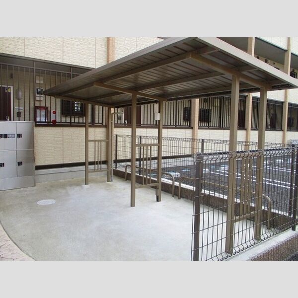 サウザンドサニー　EAST 駐輪場