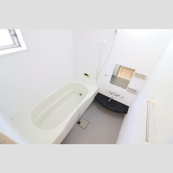 リヴェールメゾン・櫻　弐番館201号室 浴室