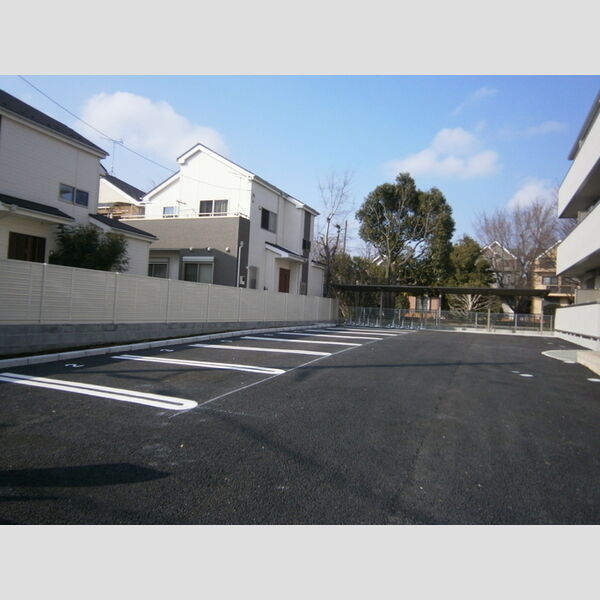 リビエールセレナ302号室 駐車場