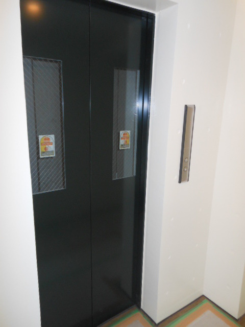 ル・エスト・フォンテーヌ0101号室 エレベーター