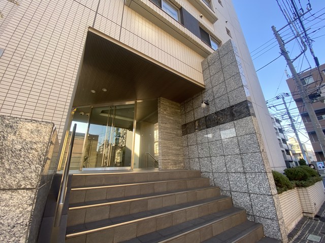 セレンディピティ（高床免震） エントランス