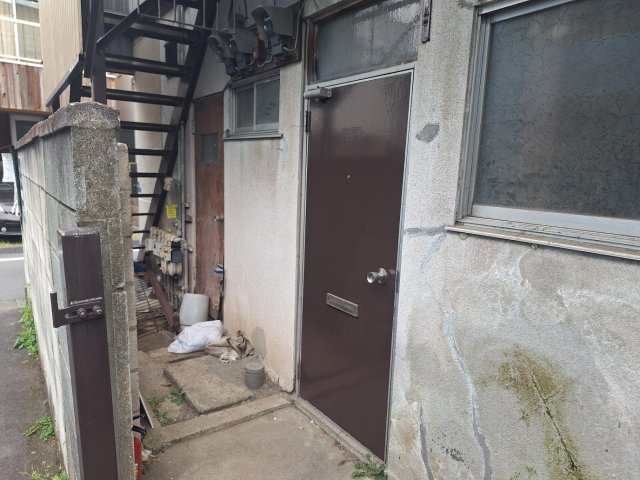 岩﨑荘102号室 出し入れしやすい入口です!