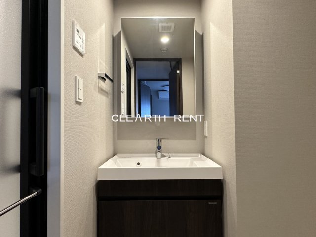 コンシェリア目黒本町 ＴＨＥ ＲＥＳＩＤＥＮＣＥ3階 スタイリッシュな独立洗面化粧台/鏡裏収納あり