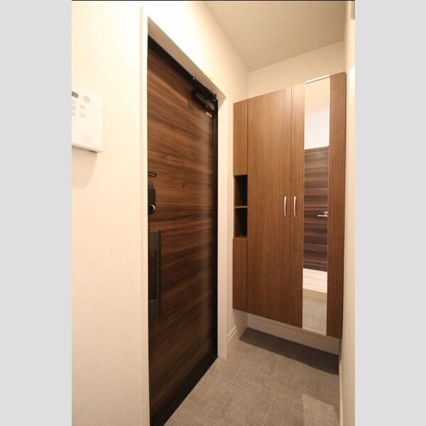 B runo  (ブルーノ) 玄関には姿見付きシューズボックス