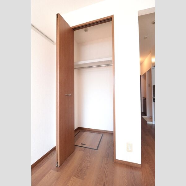 フルール武蔵野102号室 リビング・クローゼット