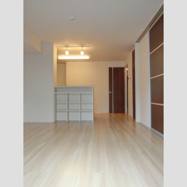 雅　弐番館103号室 リビングダイニングです♪