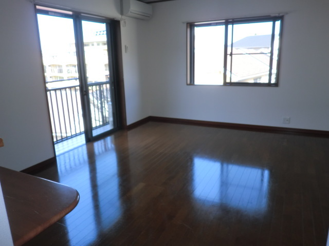 ロンウェル菊名　Ａ棟 天井が高く角部屋で朝日が差し込むリビング！