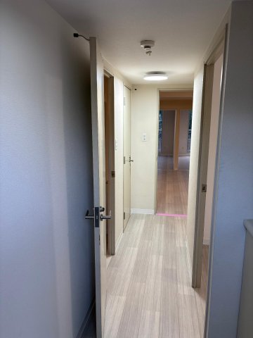 緑と海辺のフロレッタ201号室 玄関