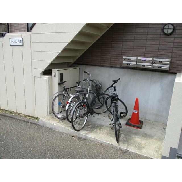 シャトル内田1階 内観