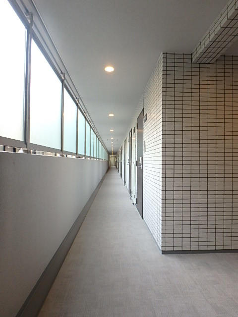 ガーラ・ヒルズ氷川台5階 共用廊下