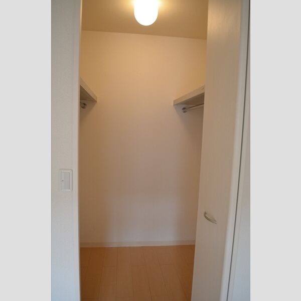 ジェンティーレ ヤマザキ202号室 ウォークインクローゼット