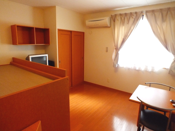 レオパレス若葉 1Fフローリング