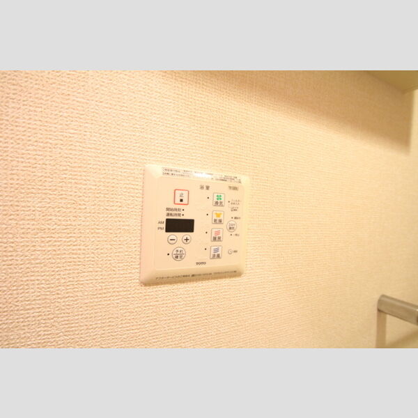 ビクロス102号室 浴室換気乾燥機