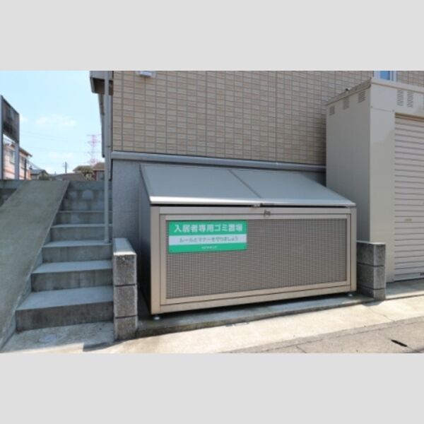 ラ・セゾンクレール 敷地内ゴミ置場