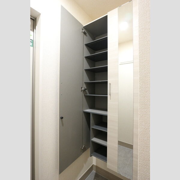 リベラル305号室 シューズボックス