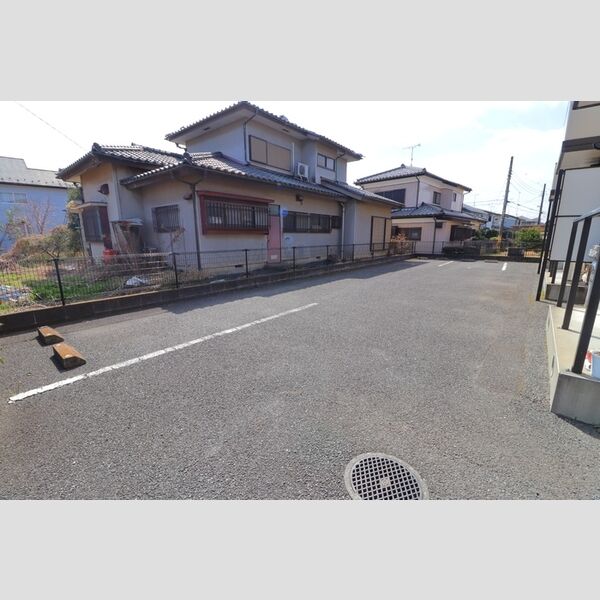 サイレントレジデンス203号室 駐車場