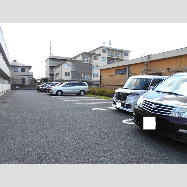 サニーウエル 駐車場