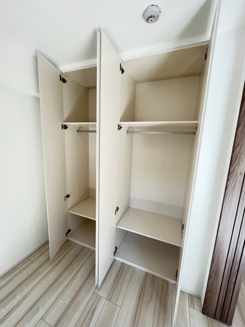 ドゥーエ菊川2階 収納