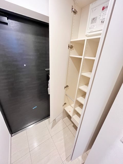 ドゥーエ菊川1階 玄関