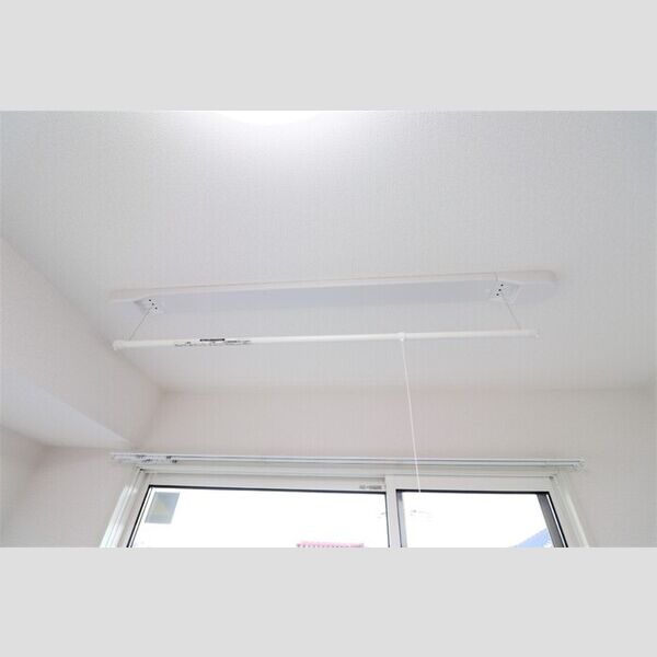 パークメゾン美幸町203号室 室内物干し