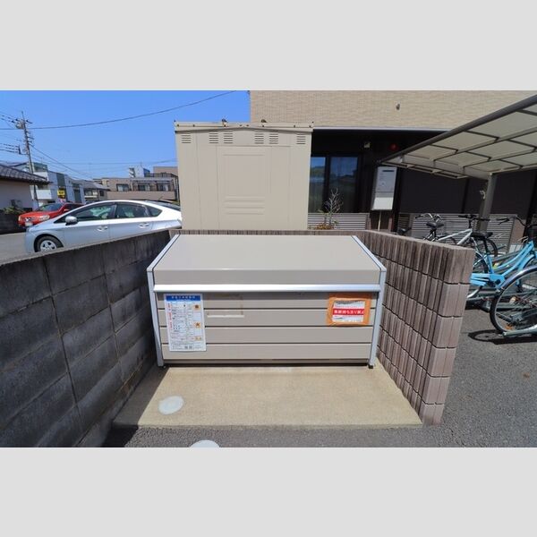 椿ヴィレッジ202号室 ゴミストッカー