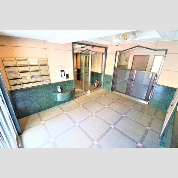 ウィステリア エントランス