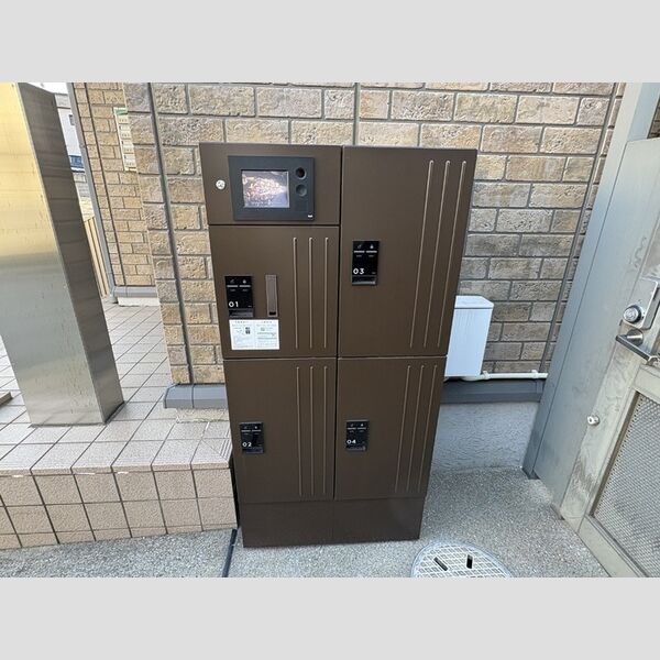 エルミタージュ103号室 宅配ボックス