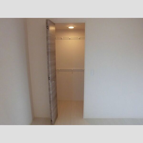 サクラハイツ202号室 ♪ワンステップクローゼット♪