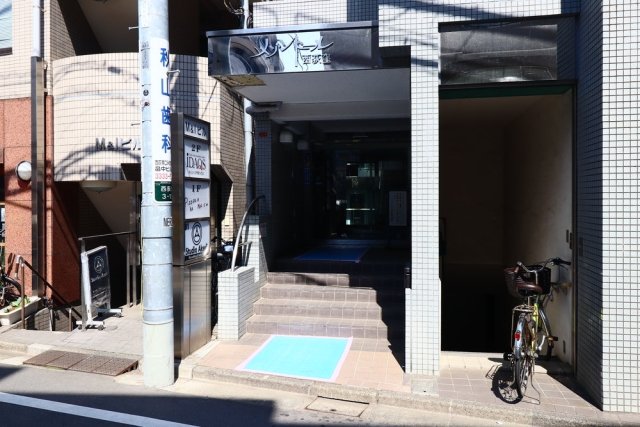 メゾンドール西荻窪3階 エントランス