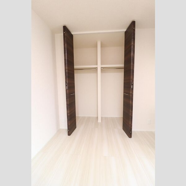 RENOM101号室 洋室のクローゼット